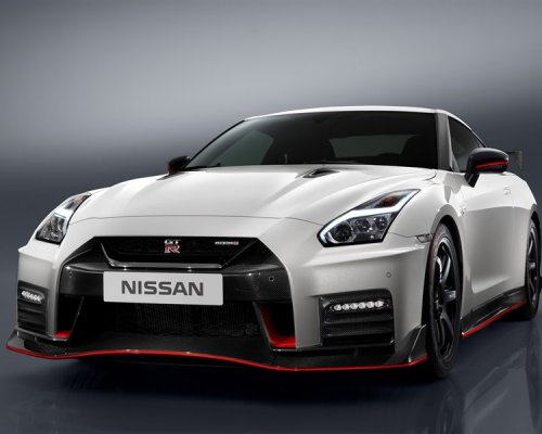 Publikusak a Nissan GT-R NISMO árai